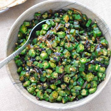 bhindi sabzi in a bowl