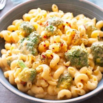 Mac and cheese with broccoli n a bowl