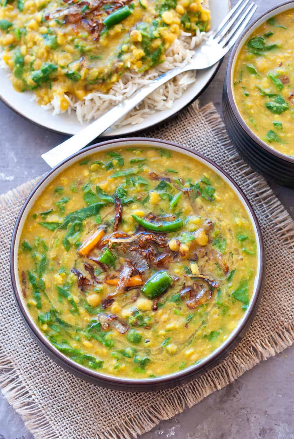 dal palak in a bowl