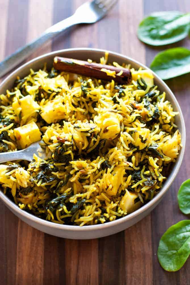 palak pulao in bowl with a fork