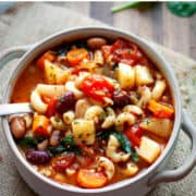 minestrone soup in bowl