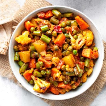 mixed vegetable curry in bowl