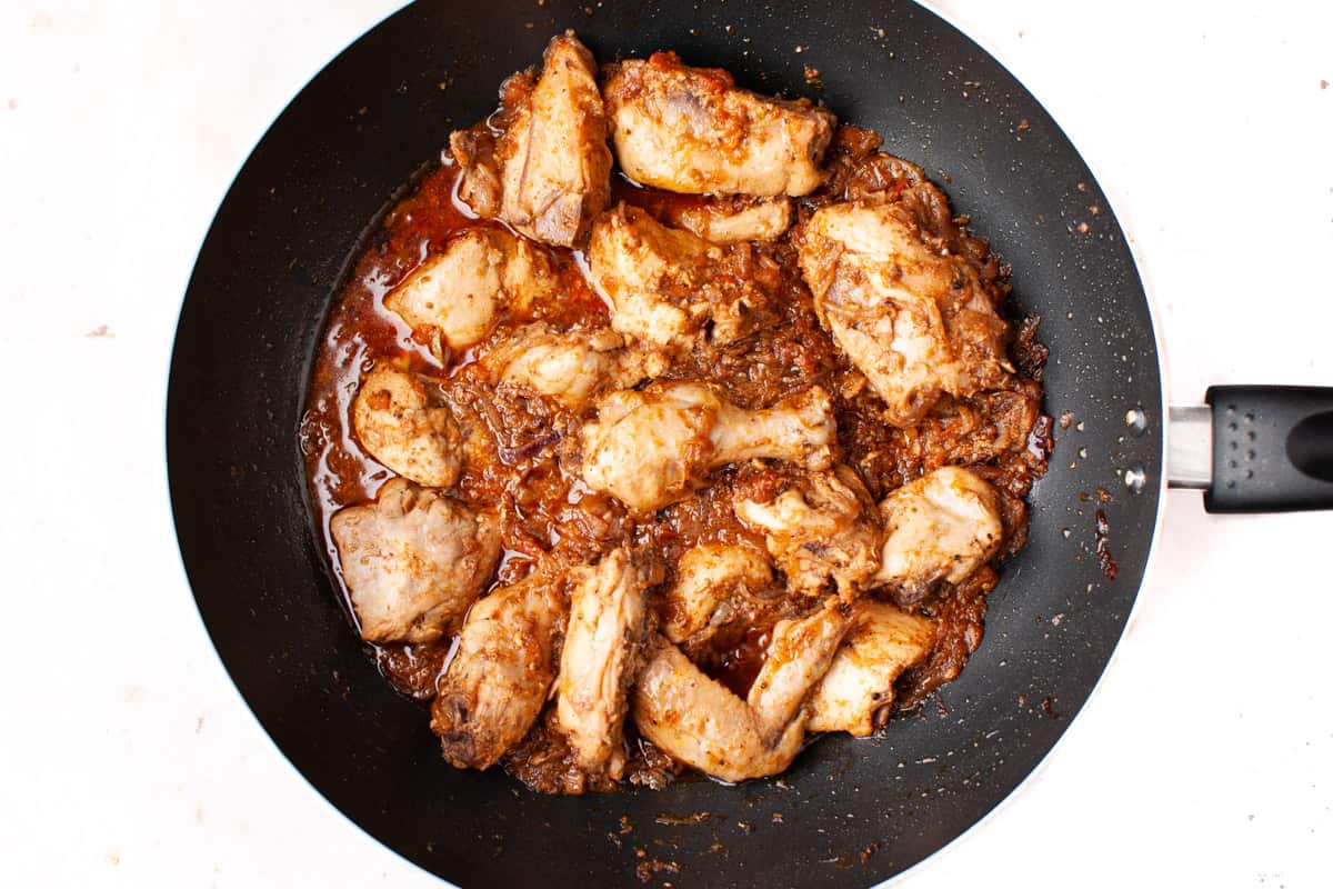 Chicken bhuna in a wok.